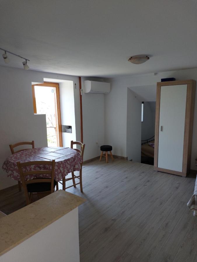Apartman Biba Lubenice Bagian luar foto