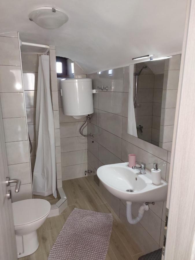 Apartman Biba Lubenice Bagian luar foto