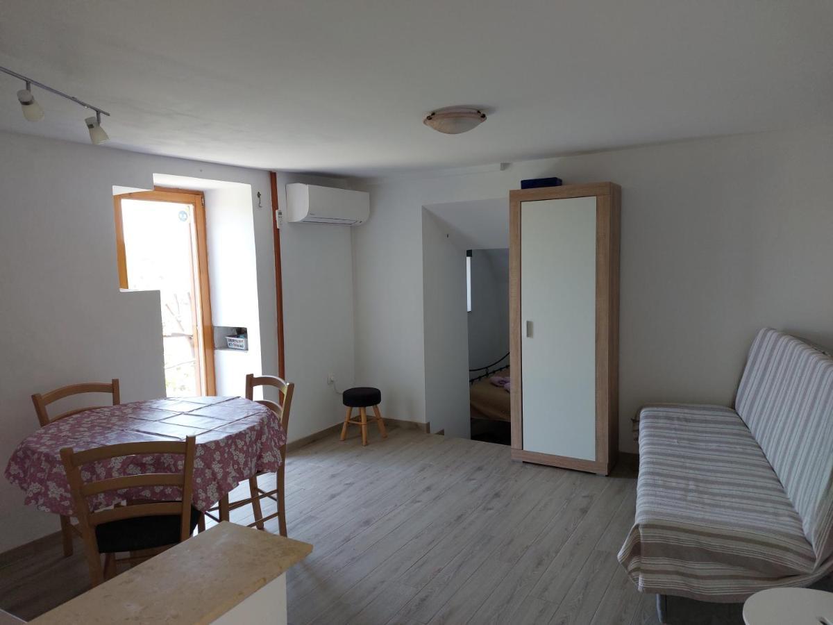 Apartman Biba Lubenice Bagian luar foto