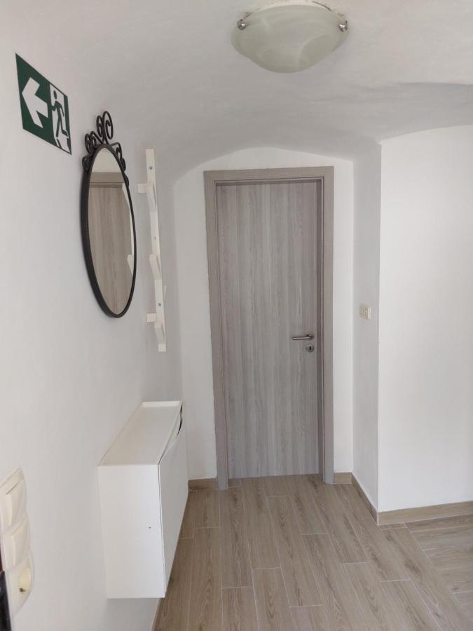 Apartman Biba Lubenice Bagian luar foto