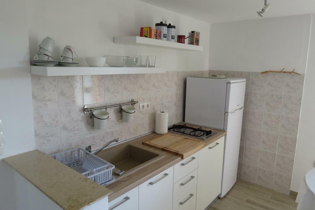Apartman Biba Lubenice Bagian luar foto